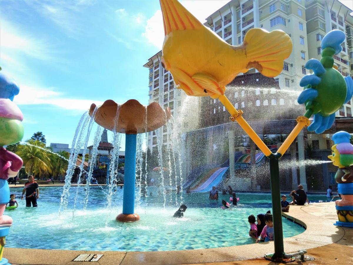 Paragon Water Themepark Suites Melaka By Ggm Bagian luar foto