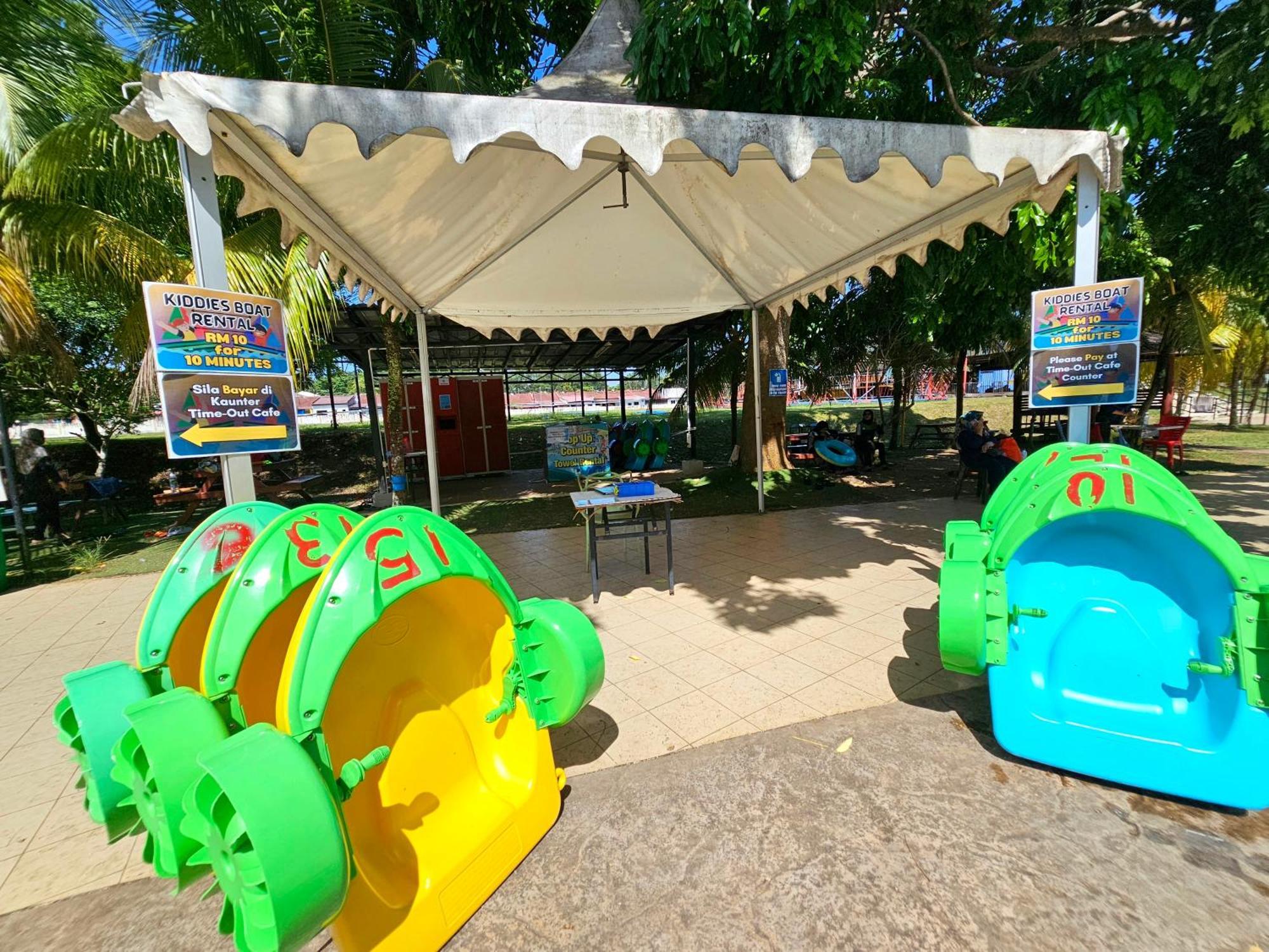 Paragon Water Themepark Suites Melaka By Ggm Bagian luar foto